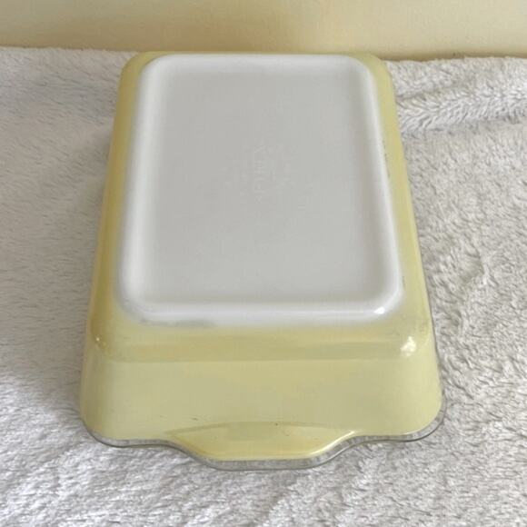 Vintage Pyrex 503-B Yellow Casserole, Refrigerator, Baking Dish w/ Ribbed Lid - Picture 9 of 16